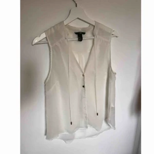  - Söt vit blus  Strl 38