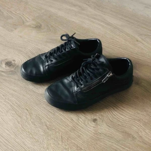  - Vans, storlek 37. Frakt ingår. 