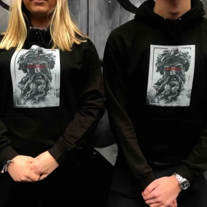  - Hoodies från mitt uf-företag säljes. Kolla in våran instagram @weareequallityuf 🖤