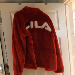  - Ny skick fila jacka aldrig använd köpt för ett år sedan 