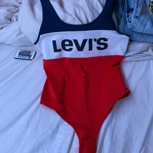 Body - Levis body använd 2 ggr