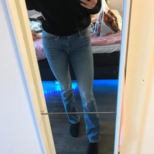 Crocker jeans bootcut - Fina crocker jeans som är sparsamt använda!! Kan självklart skicka dessa om ni själv står för frakten🌸 är flera intresserade får det bli en budgivning annars är det först till kvarn!! Storleken W25 L31, fråga gärna om det är något ni undrar💗💗