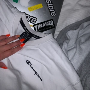 Champion sweatshirt  - En vit champion sweatshirt ny skick 