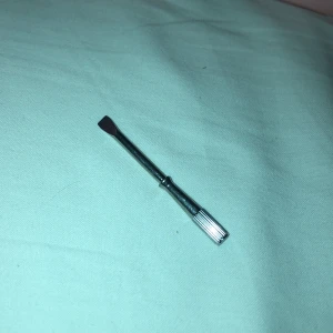 Skruv - En skruv för Cartie armband ⚡️ (Skriv för fler bilder, kunden står för frakten som summan varierar beroende på varans vikt) 