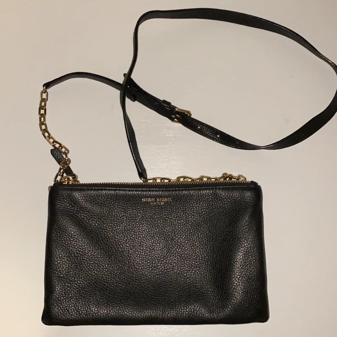 Axelväska/clutch från Henri Bendel
