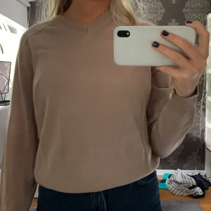 tröja - säljer denna tröja i storlek M💜