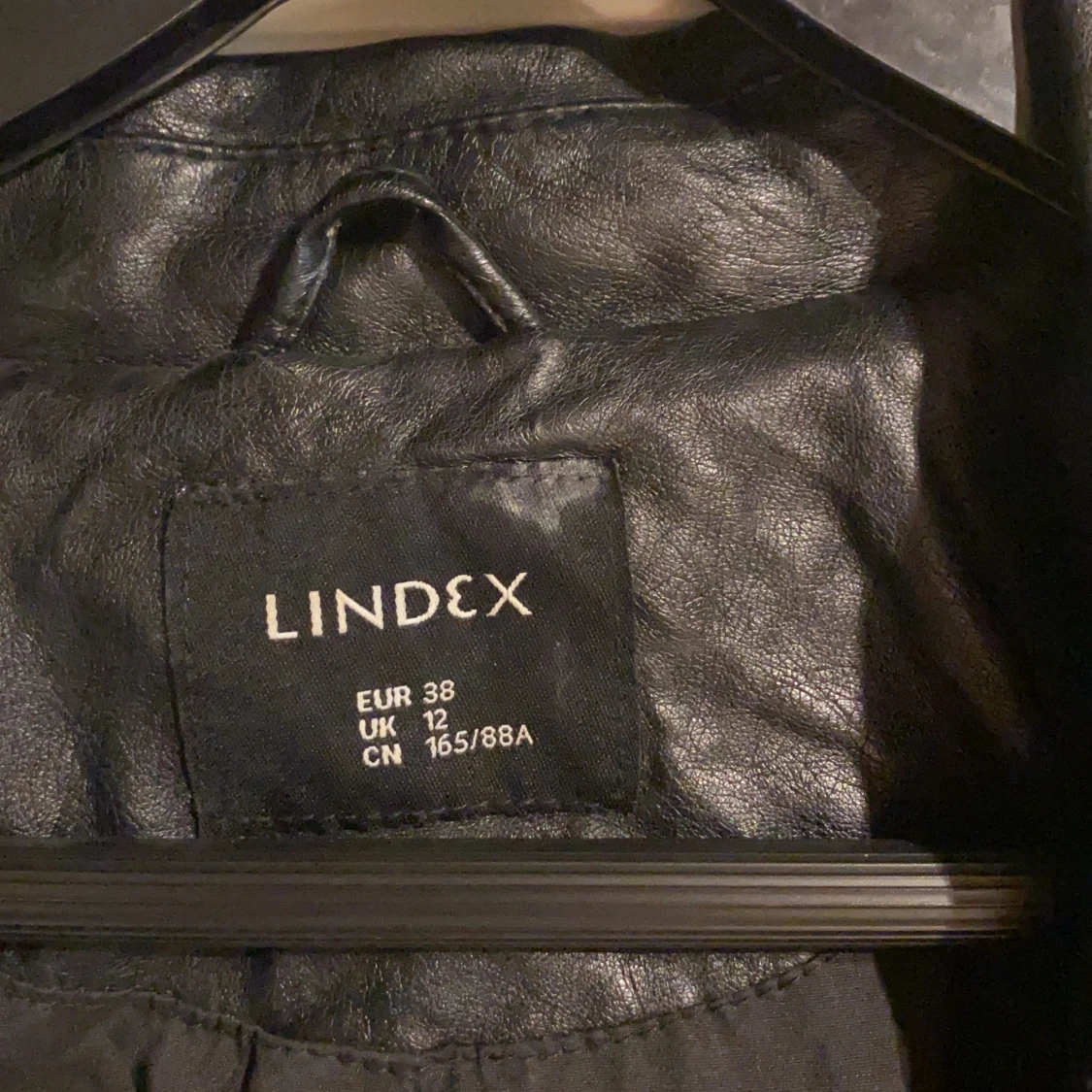 Svart skinnjacka i strl 38 - 90