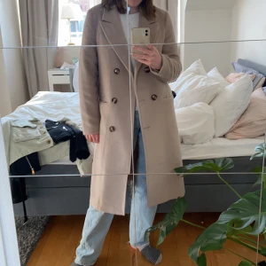 beige kappa  - beige kappa i storlek 38 super mysig och skön 