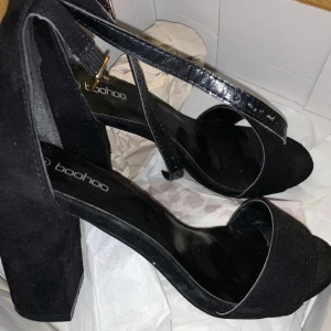 Klackaskor - Snygga klackaskor från Boohoo. Använda en gång, st 39