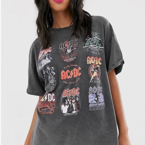 ACDC - Grå t-shirt i urtvättad modell - Köpt från bershka säljs för kommer inte till användning längre. Köpt för 224kr