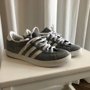 Adidas sneakers - Adidas sneakers storlek 36.5