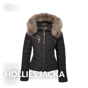 Hollies jacka - Äkta hollies jacka med äkta päls. inköpt för flera år sedan för 3500. Använd 1 vinter. köpare står för eventuell frakt. Säljes i befintligt skick  
