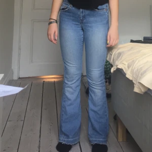 Levi’s bootcut - Skitnnyga Levi’s jeans i bootcut modell!! Har postat innan men så här ser de ut på💗