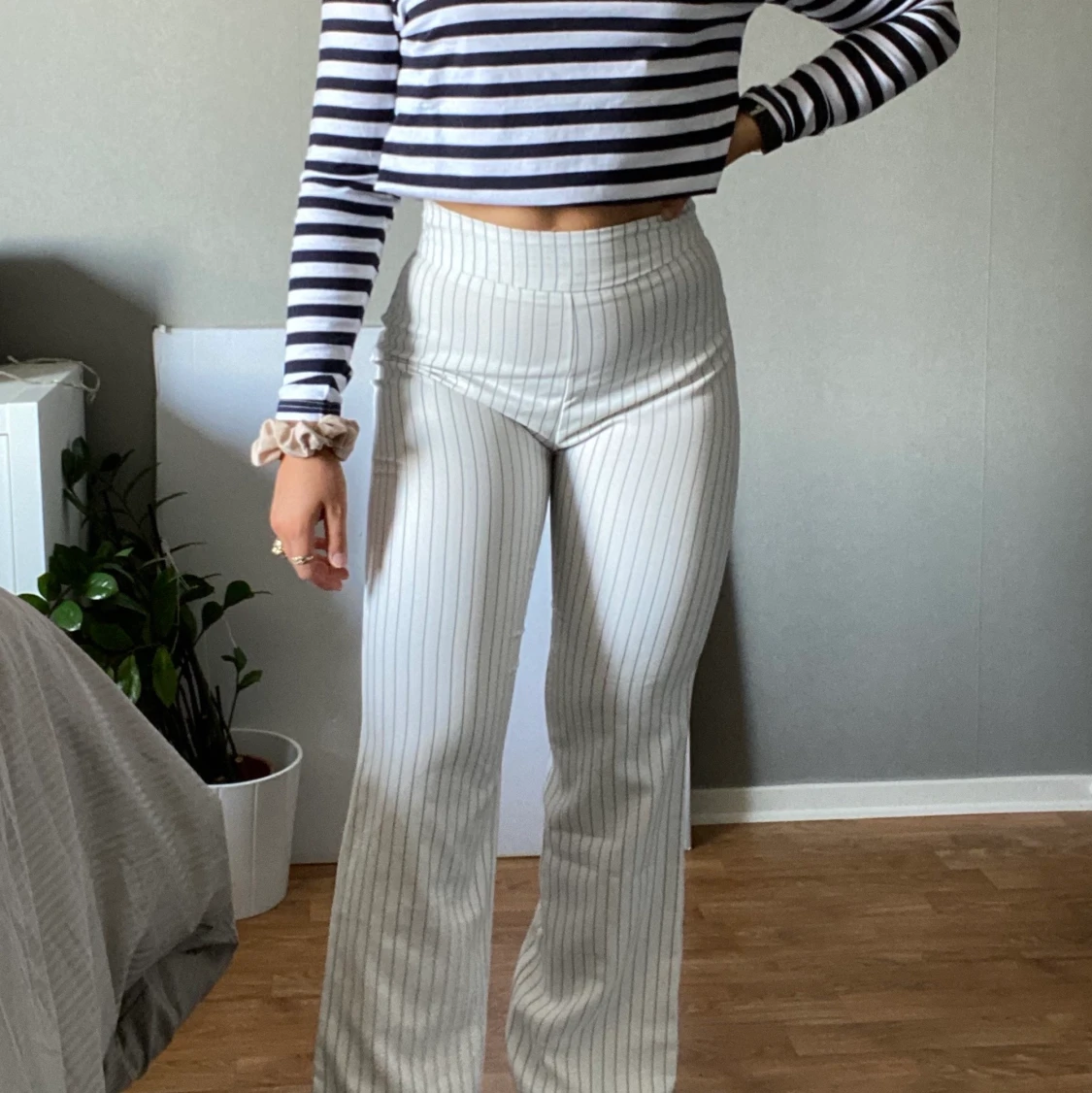 Utsvängda kostymbyxor - 90