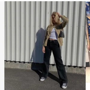 Svarta rana jeans från monki - Svarta raka jeans från monki i stl 27, modell Yoko. 400 inklusive frakt🖤🌟