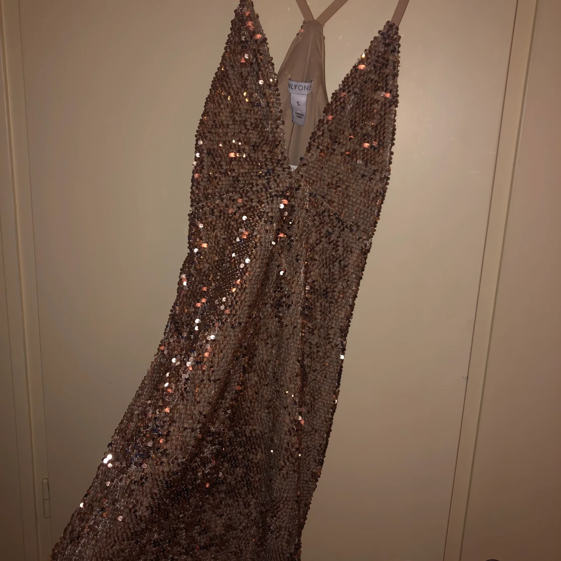 Guldig klänning strl S