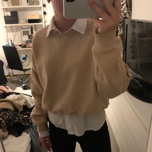 Skjorta me puffärm - Jätte fin skjorta me puffärm skitsnyggt o ha under tröjor som den på bilden