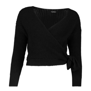 Stickad tröja - En stickad tröja från boohoo med lappen kvar! Aldrig använd, tröjan har två långa band så man själv knyter den för att passa sin egen passform så kan passa flera storlekar :)