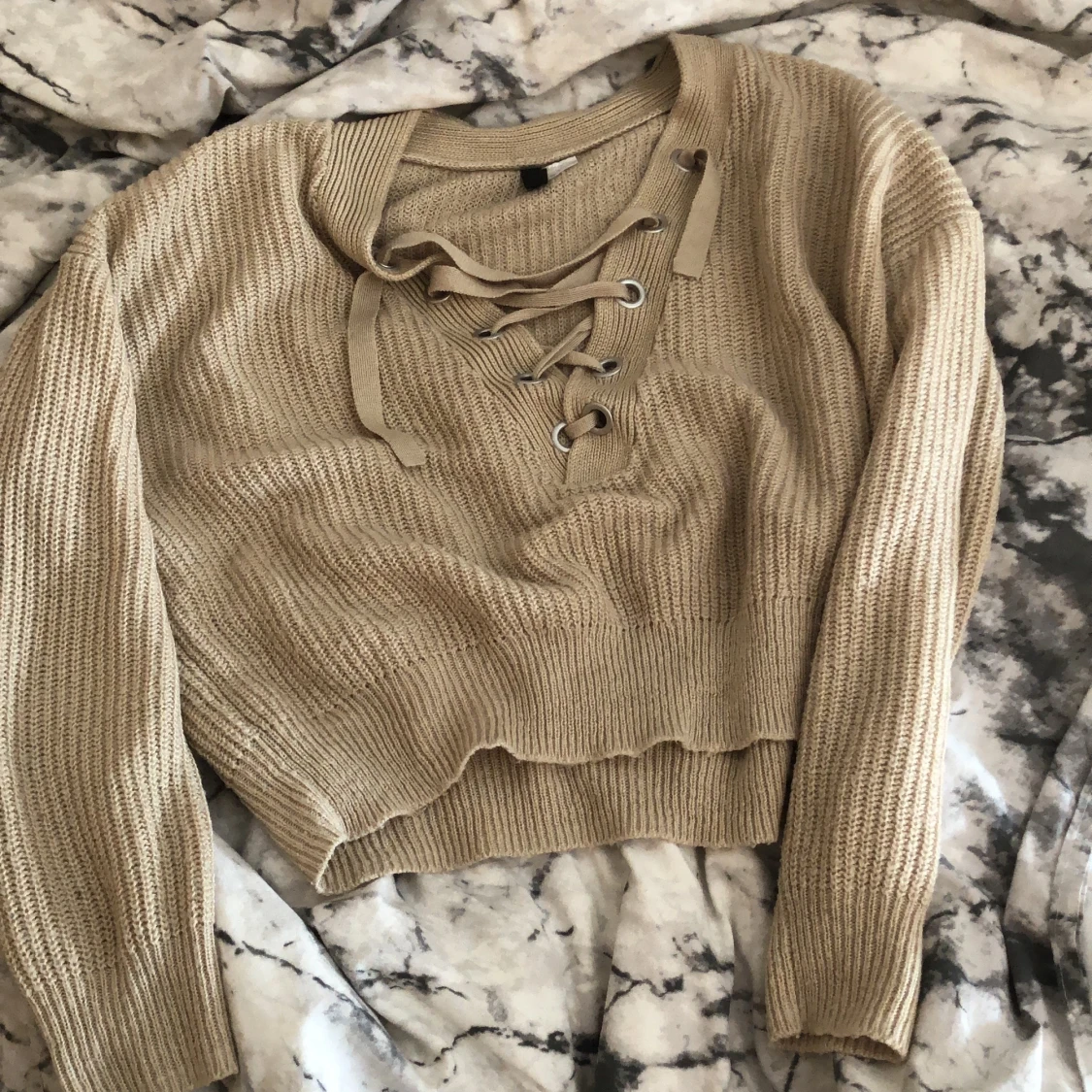 Beige stickad tröja