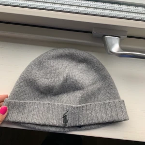 Ralph lauren mössa - Grå Ralph lauren mössa köpt förra året så som ny stl one size