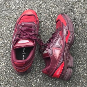 Raf Simons - Coola skor från Raf simons. För småa för mig eftersom jag är en 45:a. Dessa är 44:or 😔