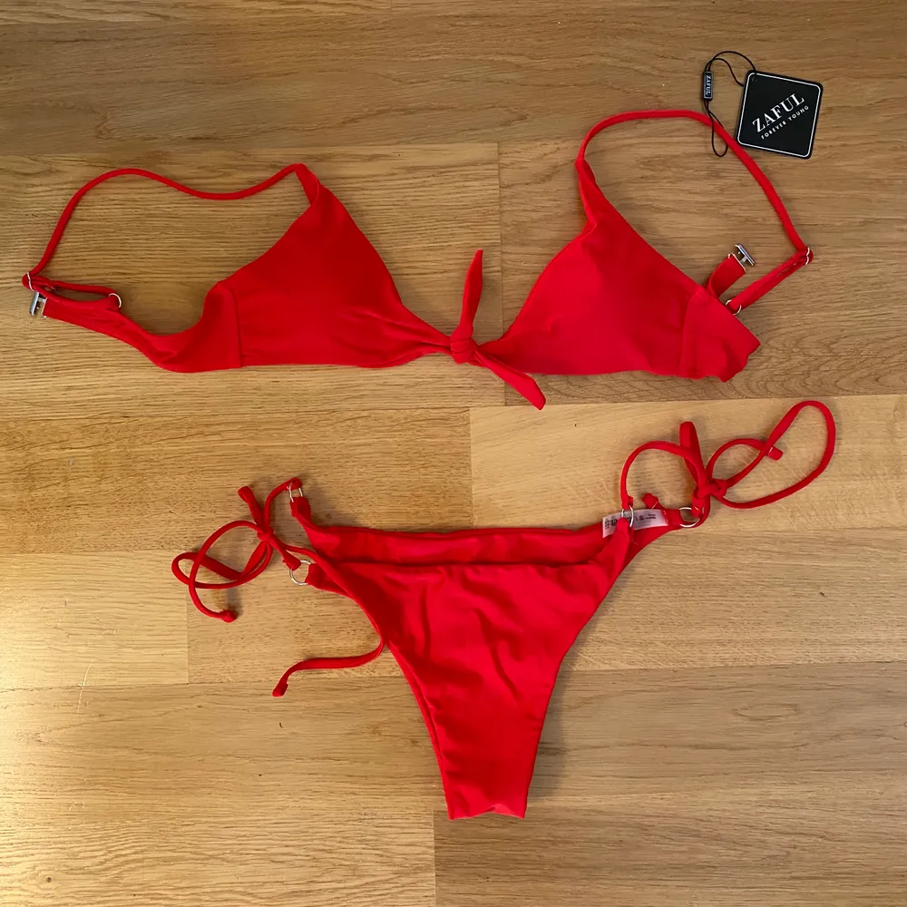 Jättefin röd bikini från zaful. Aldrig använd, bara prövat. Storlek S. Säljer för 90kr, köpare står för frakt . Övrigt.