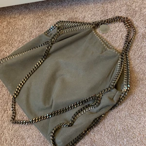 Stella McCartney  - INTRESSEKOLL på min stora Stella McCartney falabella. Grå. Budgivning börjar på 3000