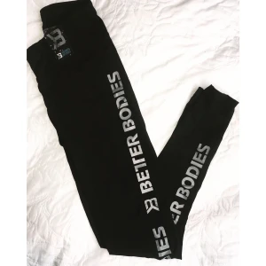 Nya Better Bodies leggings  - Nya Better Bodies leggings med lappen kvar. Str XS. Tjej modell.  Kolla gärna in mina andra inlägg, Vi intresse av fler varor så fixar jag ett bra paketpris!