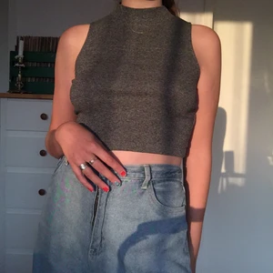 Turtleneck-linne - Mörkgrått linne med turtleneck💕