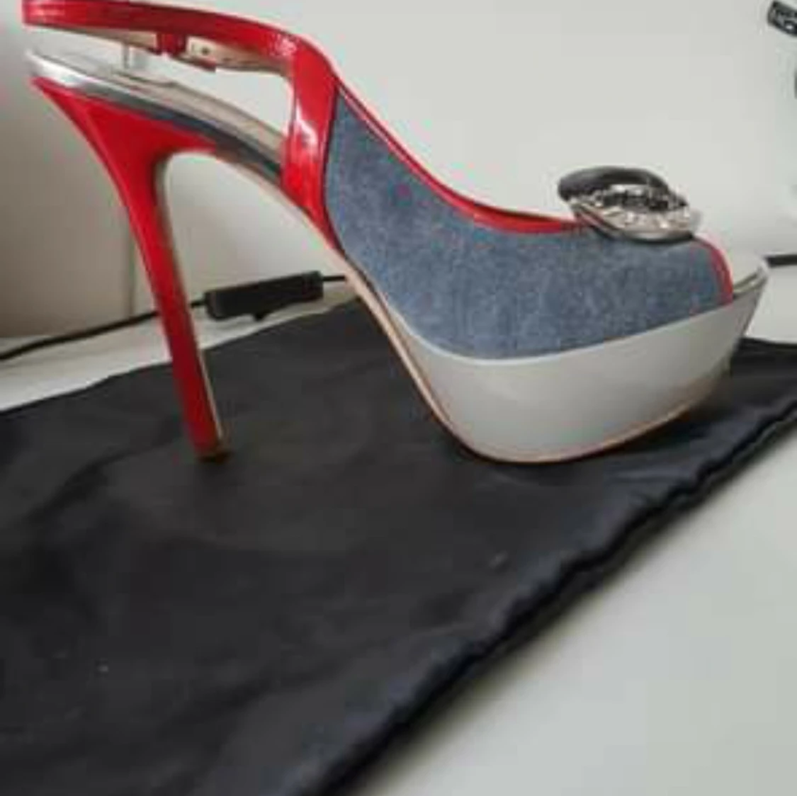 Helt nya heels m dustbag - 90