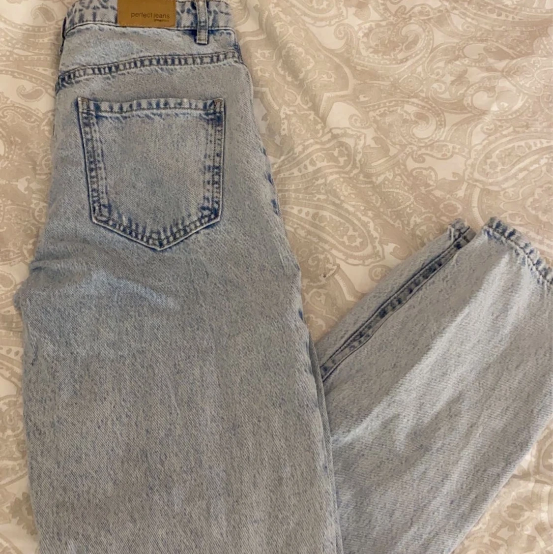 Dagny mom jeans från Ginatricot