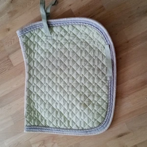 Schabrak - Ett jätte fint shabrak använd typ 3 gånger,, säljer pga använder inte längre köparen står för frakt