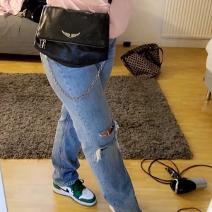 Zadig - Säljer min älskade Zadig väska, Använd men fortfarande bra skick!! Nypris 4000kr , 💗 Kan även tänka mig byta mot en annan Zadig!💖