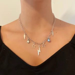 Kedja halsband  - Handgjort halsband!                                                                Kedjan är i rostfritt stål och priset är inklusive frakt, skriv ett meddelande vid intresse! ⚡️