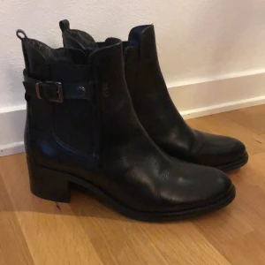 Stövletter - Använda en gång. Mycket gott skick. 