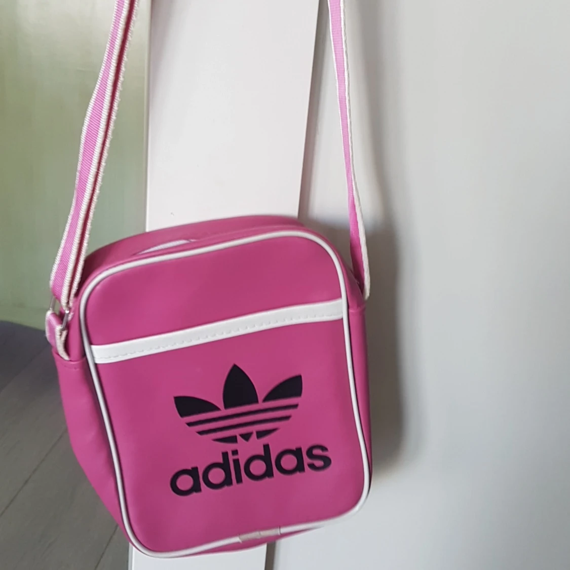 Adidas väska