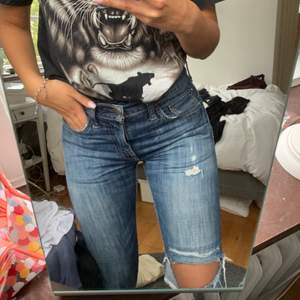 Sjukt snygga jeans från Levis. Buda i kommentarerna eller via pm! Startbud är 300kr! För fler bilder skriv så skickas 🤍