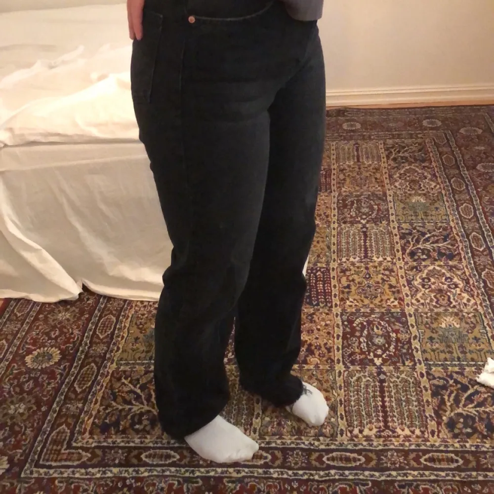 Nakd High waisted straight jeans, använd 3 gånger. Budgivning i kommentarerna. Frakt ingår!. Jeans & Byxor.
