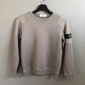 Stone Island Sweatshirt JR stl. 10-12 år  - Stone Island Sweatshirt i jr storlek 10-12år. Mörk Beige färgad 
