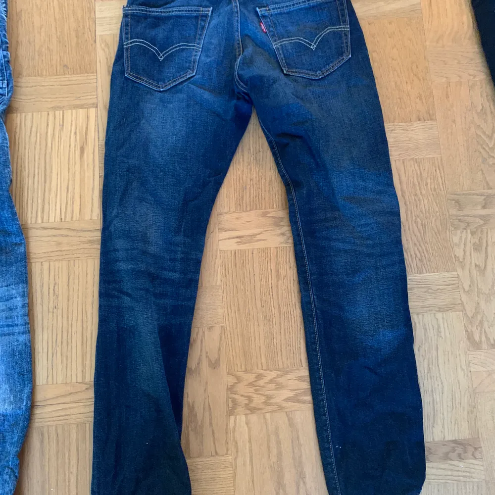 Levis 502 W28/L32. Mörkblå. Fint skick, ej slitna.. Jeans & Byxor.
