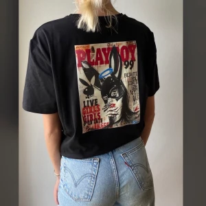 Playboy - Hej alla fina! Jag har börjat med att trycka motiv på t-shits och är väldigt nöjd med resultatet, därför har jag valt att forsätta med detta, då tänkte jag med att presentera några motiv på vissa tröjor som jag har tryckt. Dessa finns att köpa i olika storlekar S-L💘💕🦋  (Ni kan höra av er till mig om ni är intresseade eller om ni vill ha andra motiv på tröjorna så fixar jag det)   Jag vill att ni ska vara nöjda med både kvalitet och priset!