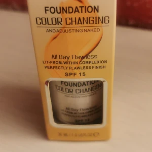 Tlm - Foundation som ändrar sig efter din hudton, och ja den funkar på riktigt. 