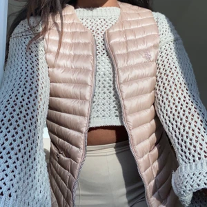 Rosa Ralph Lauren väst  - Väst från Ralph Lauren, nästan aldrig använd. Storlek XS. 500 kronor + frakt ☺️💥💗