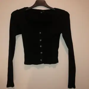 Jätte fin croptop tröja från Gina Trico, kommer inte till användning! Bud från 60kr ❤️ direkt köp på 120kr 💖