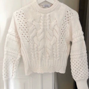 Other stories kofta - Väldigt söt naturvit stickad kofta från Other stories! 