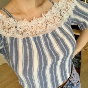 Topp från Hollister  - Topp från Hollister som är använd ett par gånger. Kommer ej till användning längre. Den är i fint skick. 