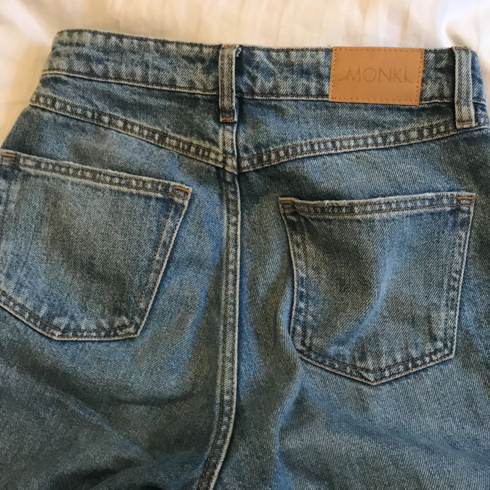 Jättefina jeans jag köpte här på plick! De är dock oanvända av mig:) Den första och sista bilden är tjejen jag köpte jeansen ifrån💕. Jeans & Byxor.