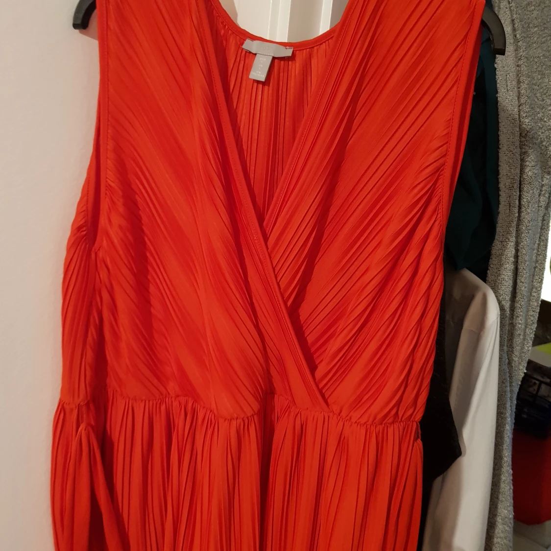 Röd plisserad omlottopp L XL - 90