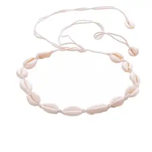 Säljer snäckhalsband med en svart tråd🐚 oanvänd och har ingen specifik storlek💗 Kontakta vid intresse! (Lånad bild). Har två stycken kvar, så om man köper båda får man dem för 80kr🧚‍♀️