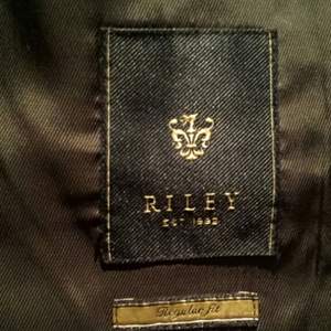 balck suit for men from Riley regular fit 